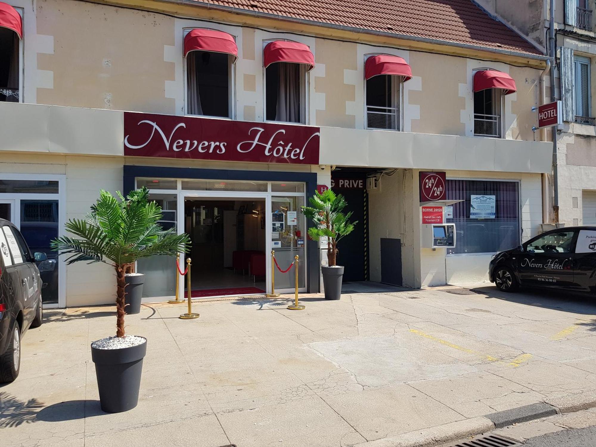 Nevers Hotel Exterior photo